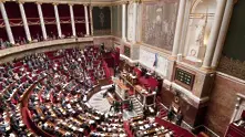 Френският парламент гласува за отнемане на гражданството на терористи