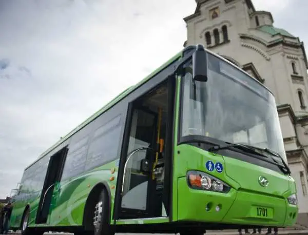 Близо 200 нови екологични автобуси тръгват в София