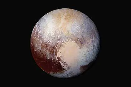Една от снимките, направени от близко разстояние от New Horizons, изпратена в космоса с основната задача да проучи Плутон и неговия спътник Харон
