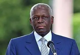 Президентът на Ангола се оттегля след близо 40-годишно управление