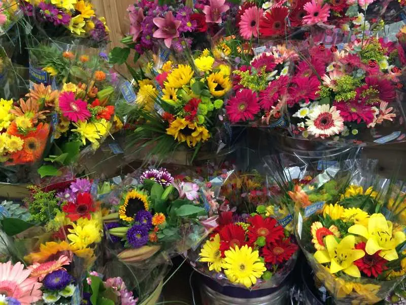 НАП с крайни мерки към търговци на цветя