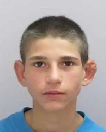 Полицията обяви за издирване 14-годишно момче