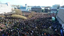 Исландците изгониха премиера си. Защо не протестираме като тях? 