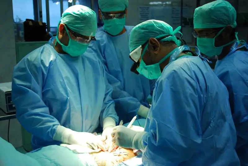 Първа успешна трансплантация на черен дроб между двама носители на ХИВ