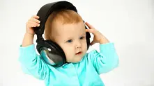 Музиката помага на бебетата да проговорят по-бързо