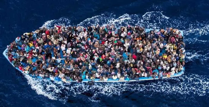 Стотици бежанци се удавиха в Средиземно море