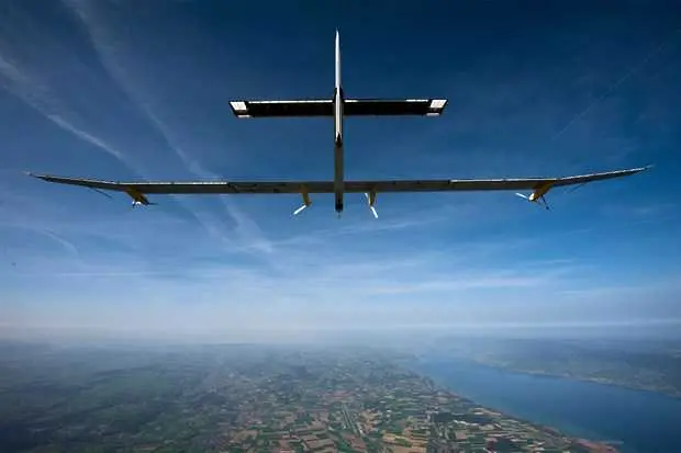 Самолетът на слънчеви батерии поднови пътешествието около Земята