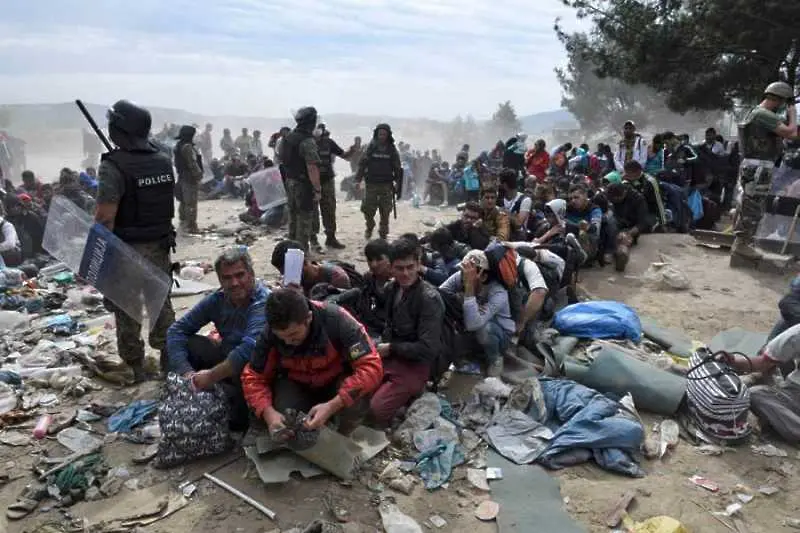 Гърция евакуира лагера в Идомени