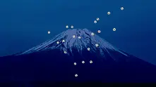 Танцът на дроновете за планината Фуджи (видео)