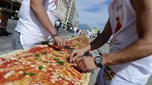 В Неапол направиха 2 км пица (видео)