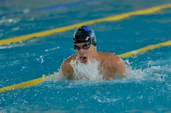 Лъчезар Шумков подобри национален рекорд по плуване