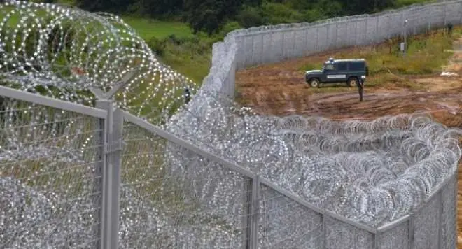Откраднаха част от оградата по границата с Турция