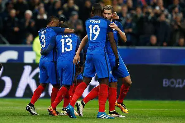 Два късни гола класираха Франция на 1/8-финалите на Евро 2016