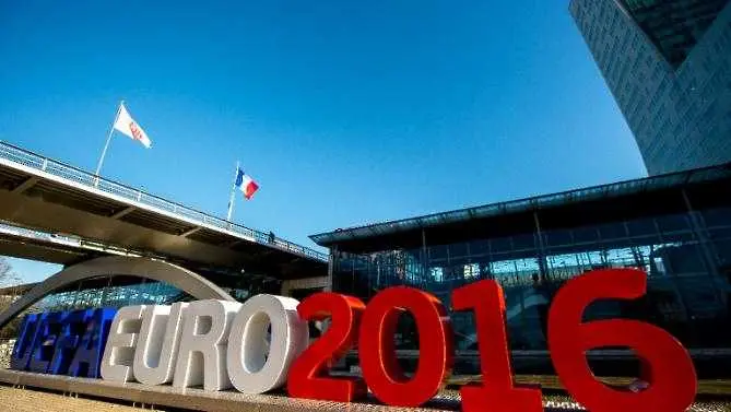 Евро 2016: Френските власти още спорят за фен зоните