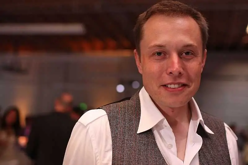 Мъск обединява Tesla със SolarCity, Tesla ще прави и соларни панели