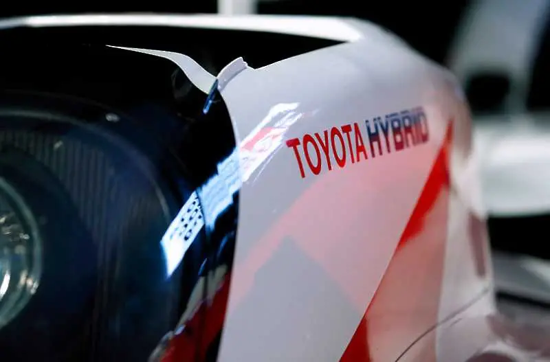 Toyota изтегля 1,43 млн. коли с дефектни въздушни възглавници