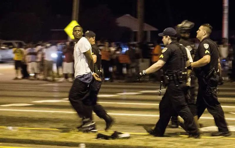 Над 200 арестувани при протести срещу полицейското насилие в САЩ