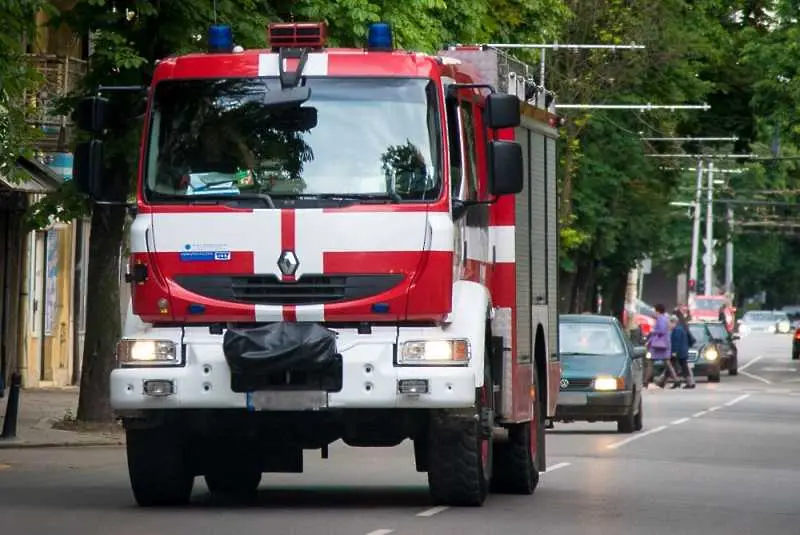 Пожарникарите – без отпуски до второ нареждане