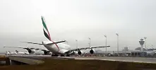 Затвориха летището в Дубай след аварийното кацане на пътнически самолет