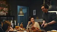 Забавна реклама на IKEA се заиграва със снимането на храна (видео)