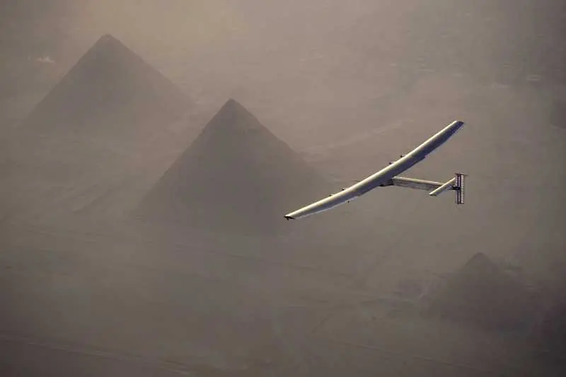 Solar Impulse 2 завърши историческата си обиколка около света