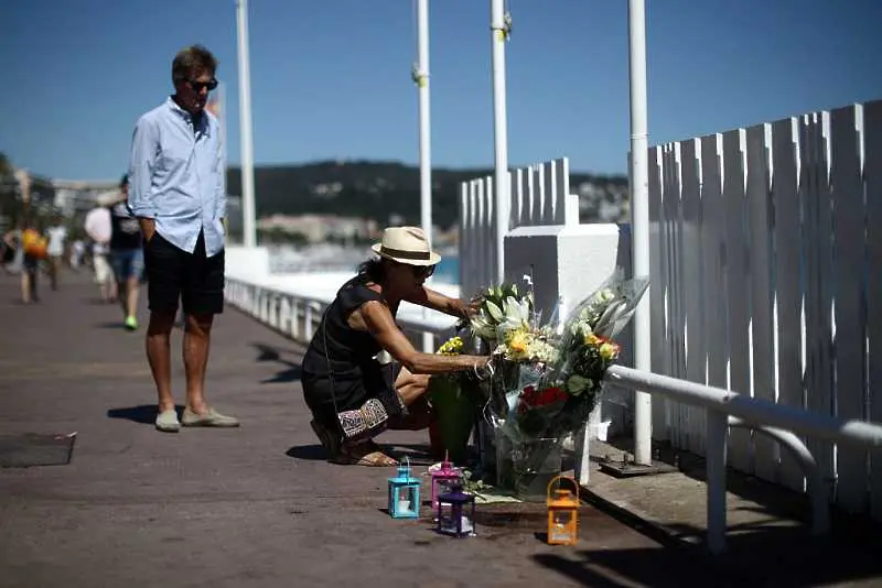 Терорът във Франция гони туристите