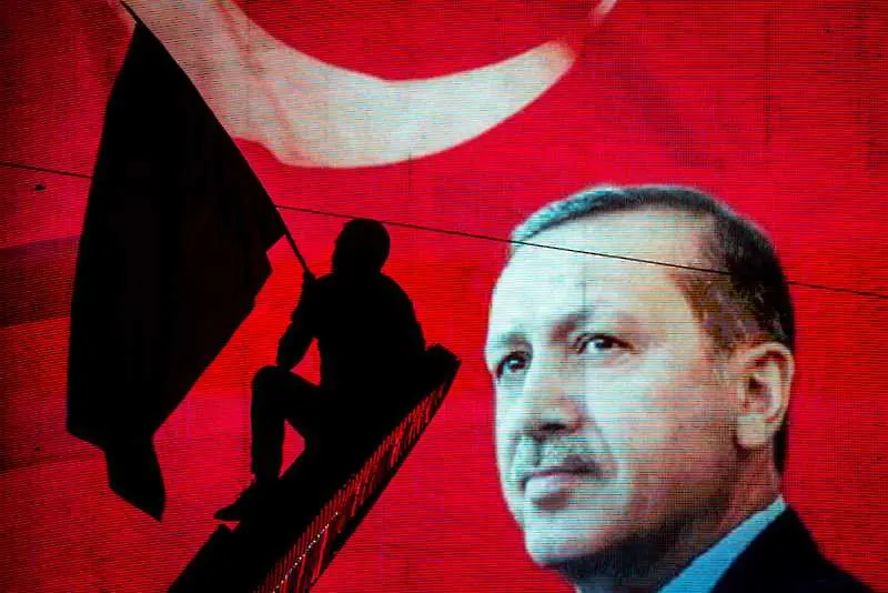 Над 13 000 задържани в Турция, 126 от тях са генерали