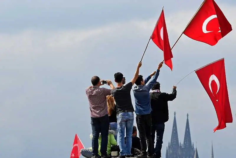 30 000 турци в Германия на митинг в подкрепа на Ердоган