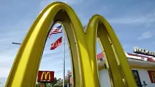 Макдоналдс изтегля милиони фитнес гривни, раздавани с менюта