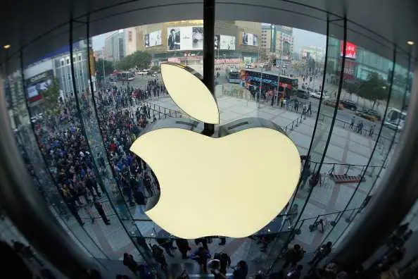 Apple променя името на фирмените си магазини