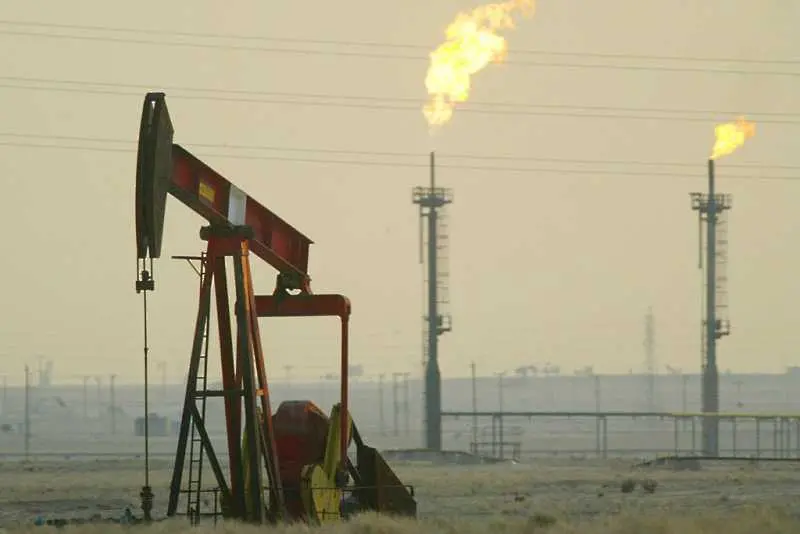 Петролът на ОПЕК поскъпна до 43,92 долара за барел