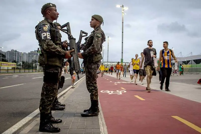 Автобус с журналисти бе обстрелван в Рио