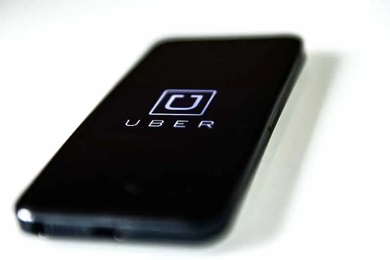 Безпилотни автомобили ще обслужват клиентите на Uber