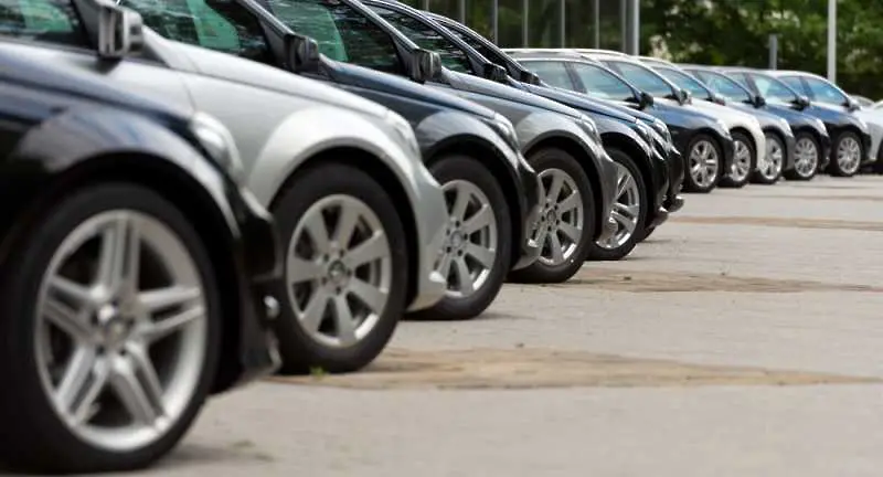 Fiat Chrisler изтегля близо 2 милиона автомобила