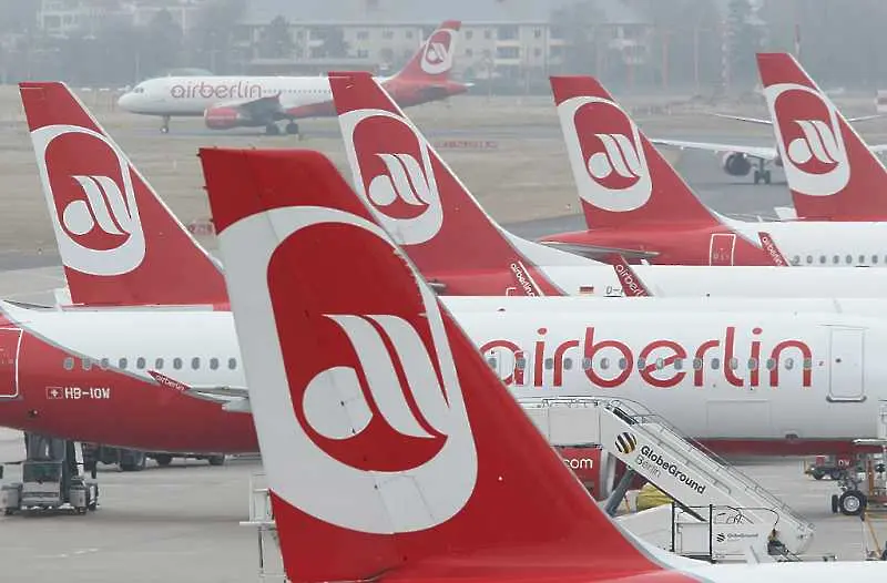 Air Berlin свива наполовина флотилията си