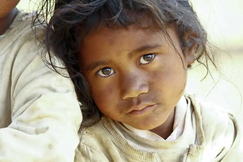 Близо половината деца в развиващите се страни живеят в екстремна бедност