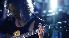 Кърк Хамет от Металика разкрива себе си във видео реклама за струни и китари