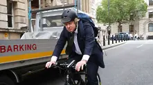 Полицията забрани на Борис Джонсън да кара колело