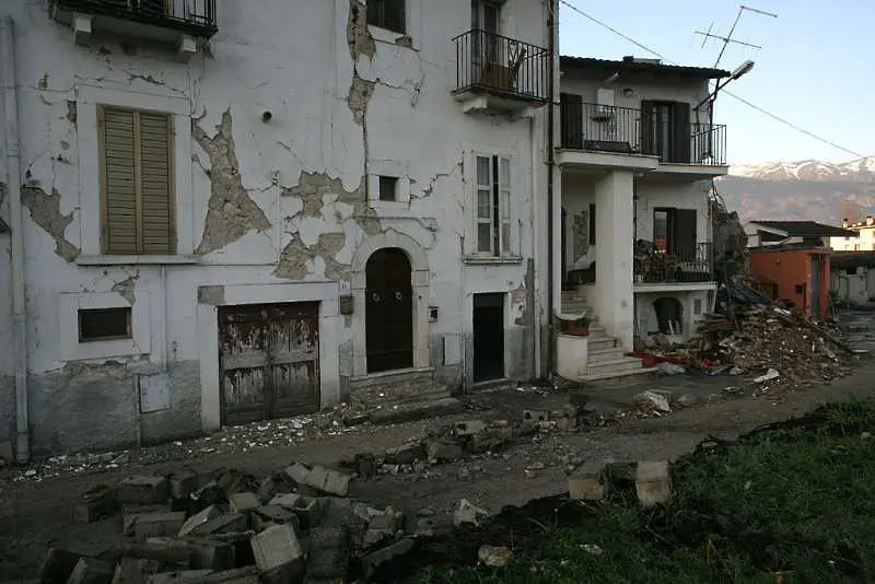 Италия: Много разрушения, по чудо няма жертви