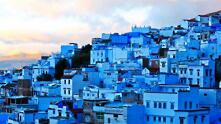Сякаш небето е изкъпало в синевата си този стар град в Мароко