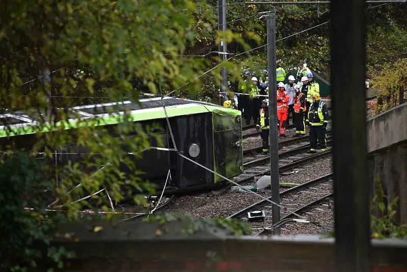 Лондон скърби за жертвите на дерайлирал трамвай