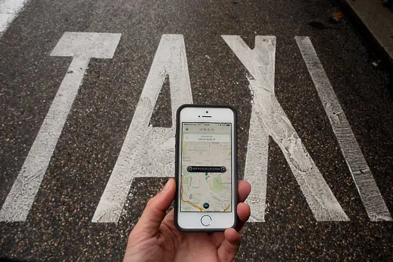 Uber заплашена със съд за безпилотните таксита