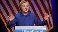 Клинтън зове за борба срещу епидемията от фалшиви новини