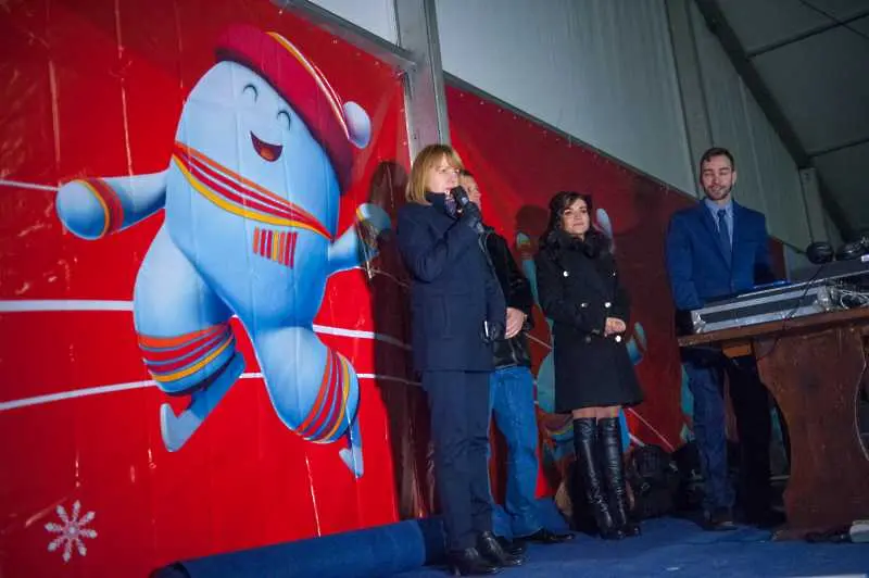 Най-голямата ледена пързалка на Балканите отвори врати в София