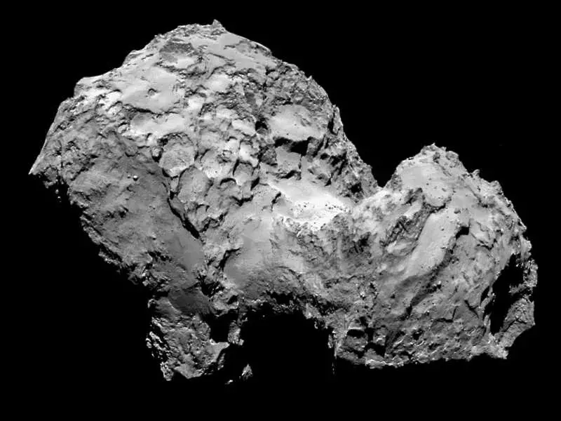 Наблюдаваме с невъоръжено око комета, кръжаща около Земята