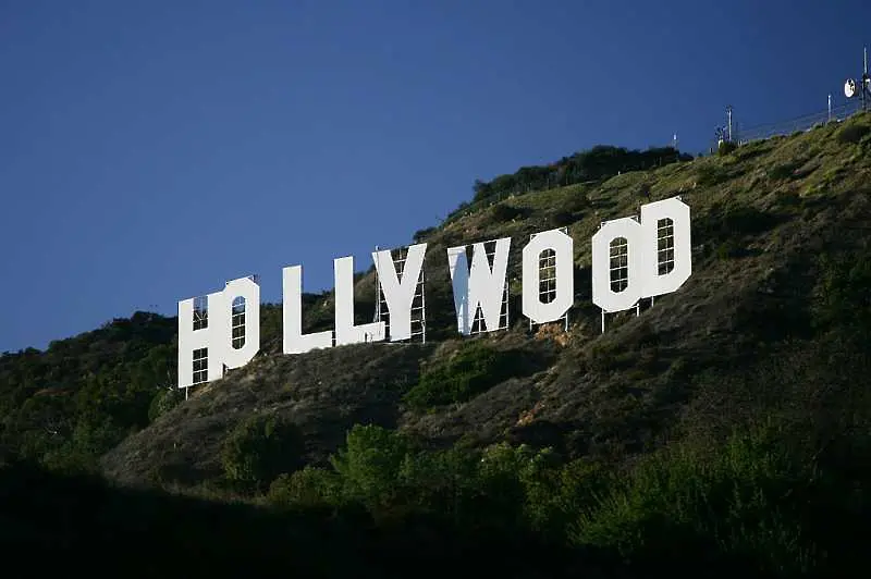 Прочутият надпис Hollywood в Лос Анджелис стана Hollyweed
