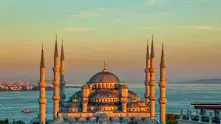 Броят на чуждестранните туристи в Истанбул е намалял с над четвърт