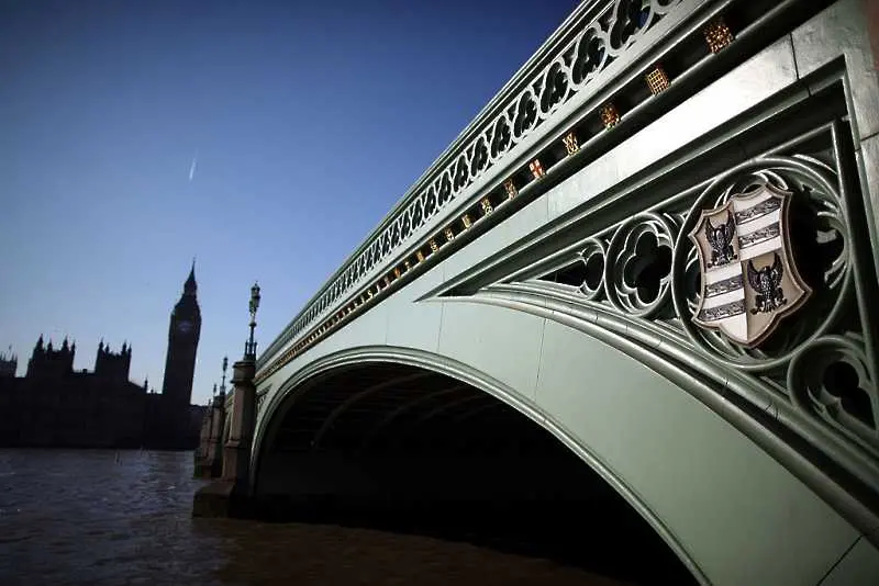Бомба от Втората световна война затвори моста Уестминстър