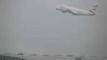 Десетки полети са отменени на Хийтроу заради мъгла