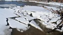 Дунав почти замръзна в Североизточна България